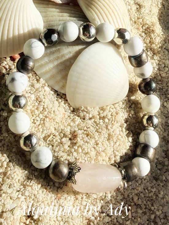 Alquimia Jewelry - White Howlite 8 mm beaded bracelet and pink quartz